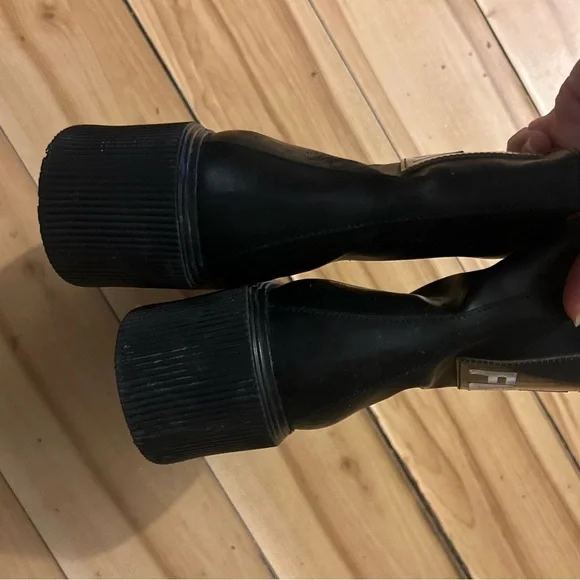 Authentic rubber spellout Fendi Women's Black Ankle Boots size 7 - Picture 3 of 5